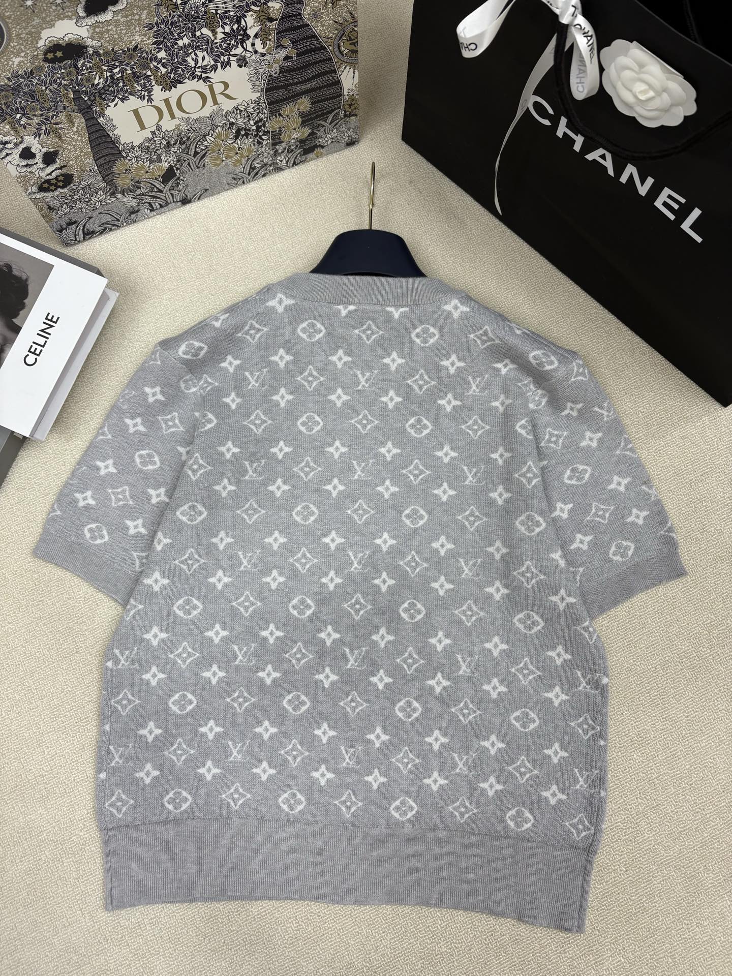Women's short sleeves